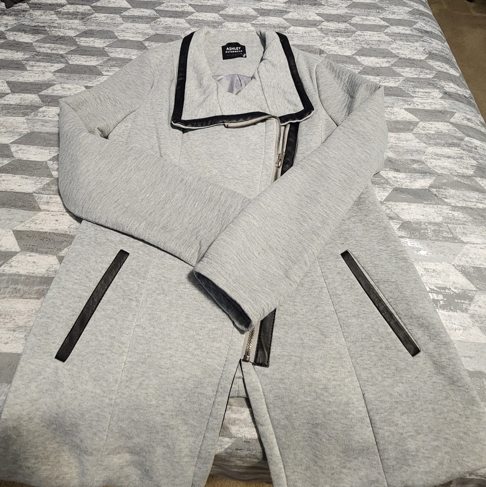 Light Coat - Picture 2 of 3
